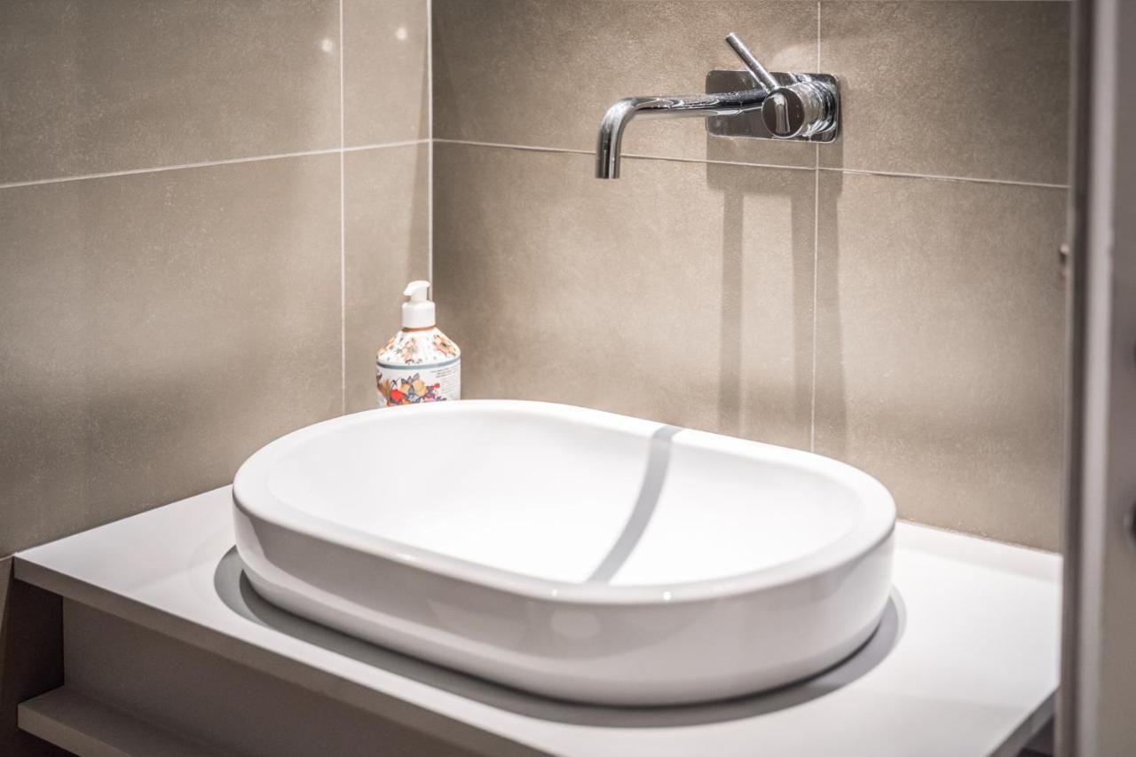 Ab Plus - Via Santo Stefano 74 بولونيا المظهر الخارجي الصورة